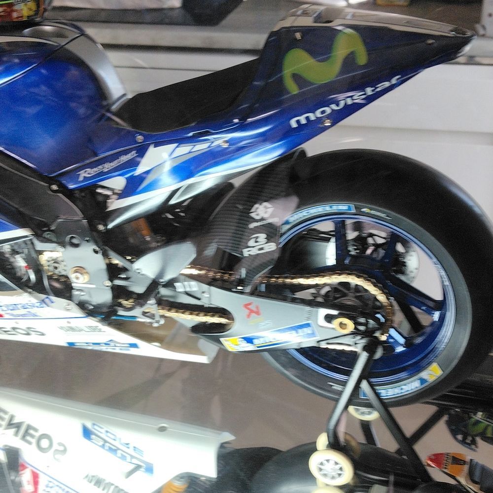 Yamaha YZR M1 2016 1/4&egrave;me Altaya Décoration