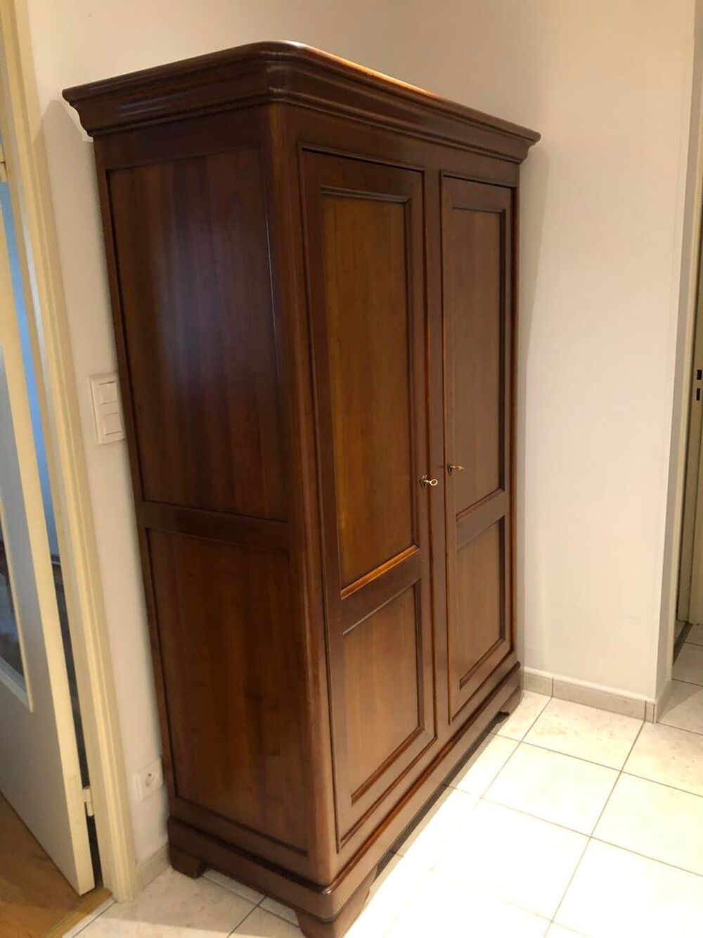 Armoire en Merisier Lar 1.55m Prof 0.50m Hau 1.90m
Meubles