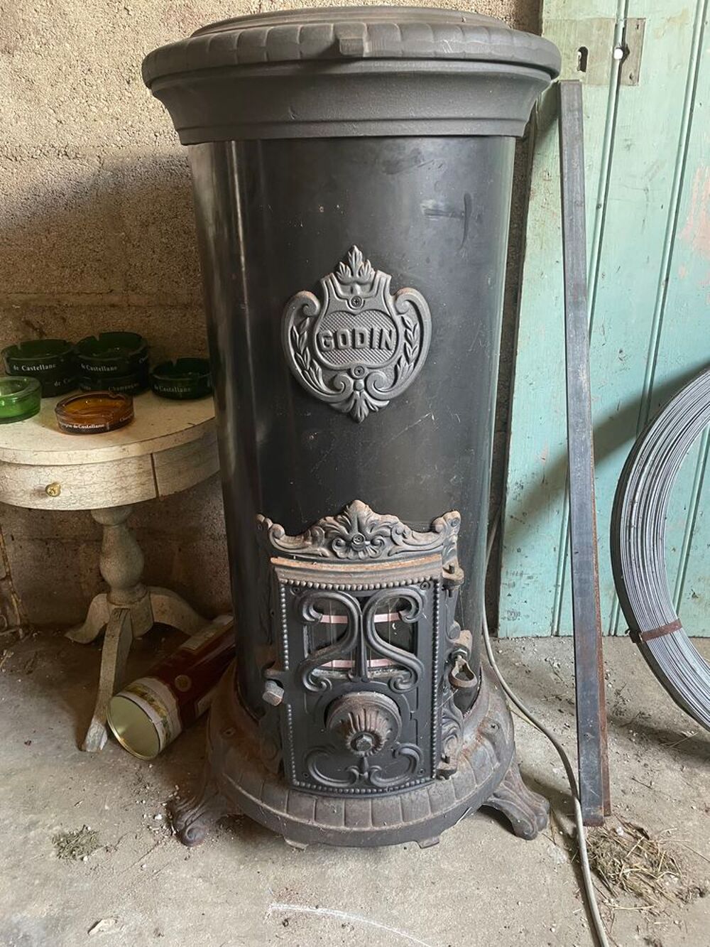 Divers objets, meubles, vaisselle, outils de jardin?. Meubles