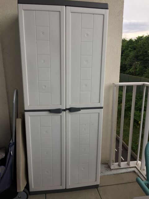 Armoire de rangement en plastique  15 Metz (57)