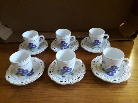 UN LOT 6  SOUCOUPES ET 6 TASSES. 5 Fr�vent (62)