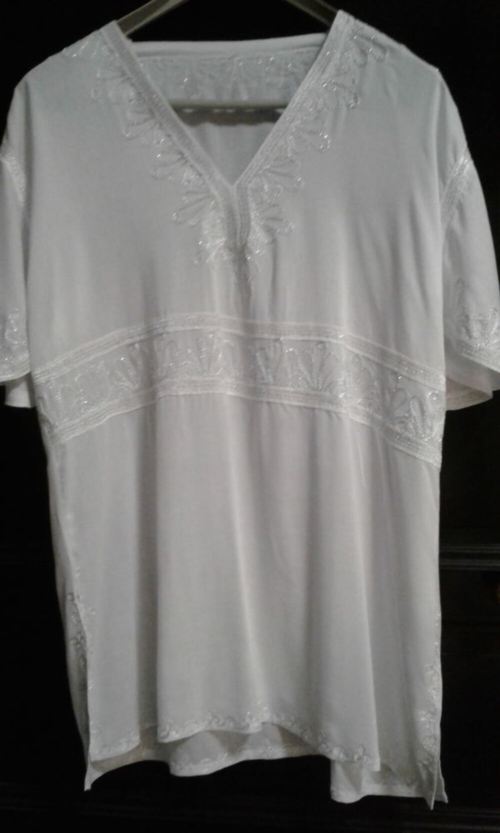 Top Blanc NEUF T:46 brod&eacute; Vêtements