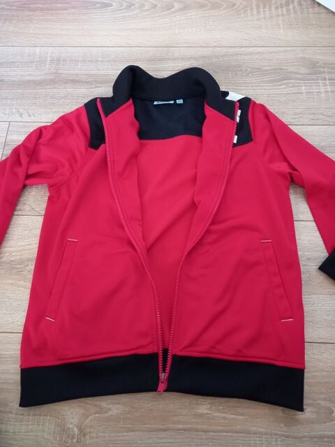 VESTE SURVETEMENT NKY 10 ANS 8 Villiers (86)