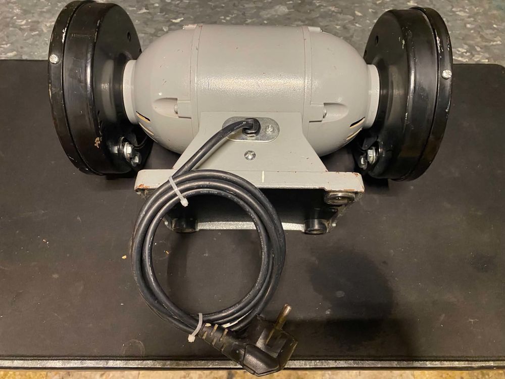 Touret &agrave; meuler deux meules PROMAC 316 CA/220V/10-15kg Bricolage