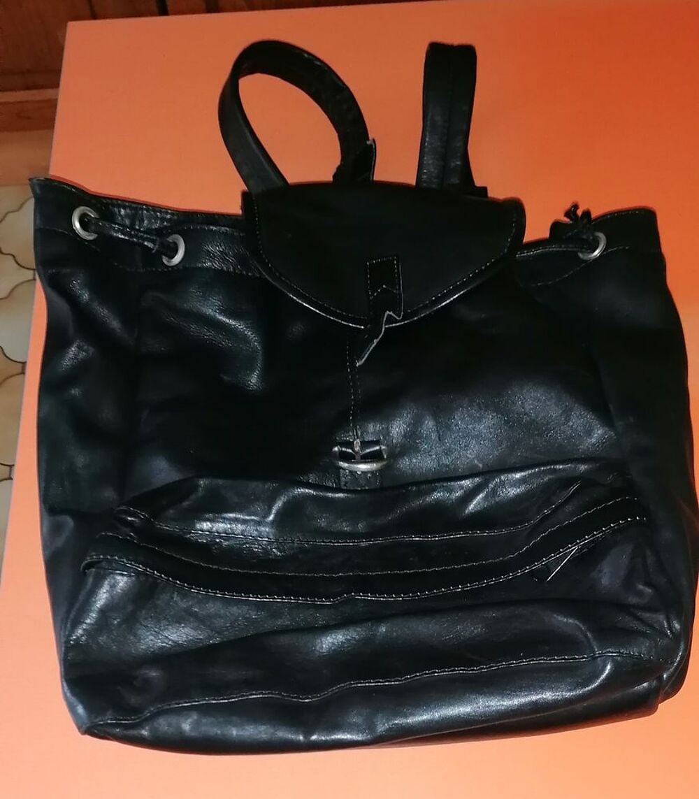 SACA DOS EN CUIR VACHETTE NOIR Maroquinerie