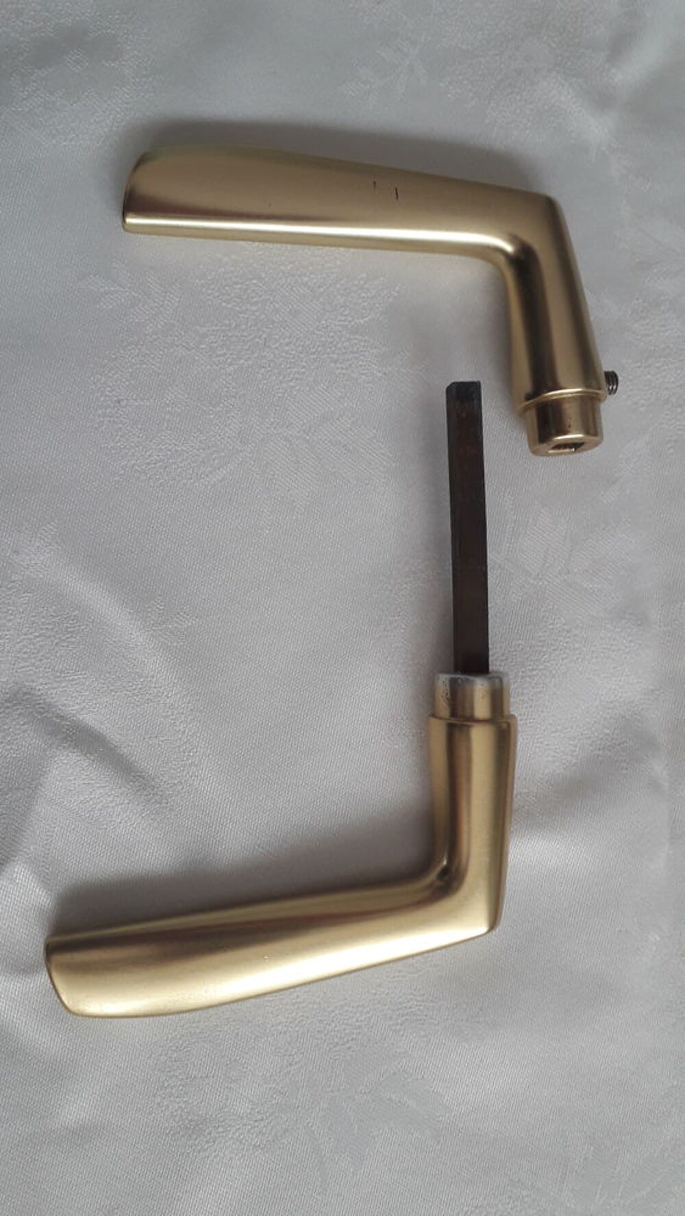 Poign&eacute;es de porte alu champagne
Décoration