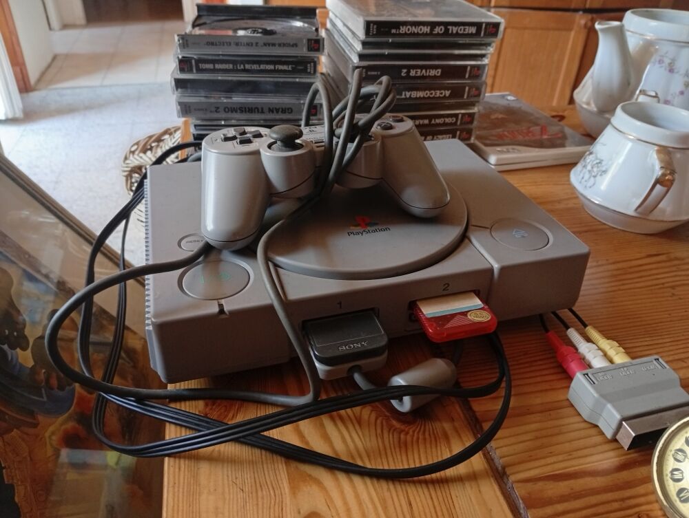 PlayStation 1 bon etat avec jeux Consoles et jeux vidéos