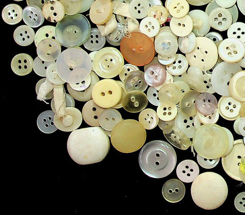 LOT DE 365 BOUTONS BLANCS - PALES ou proche du style Vintage 18 Gravelines (59)