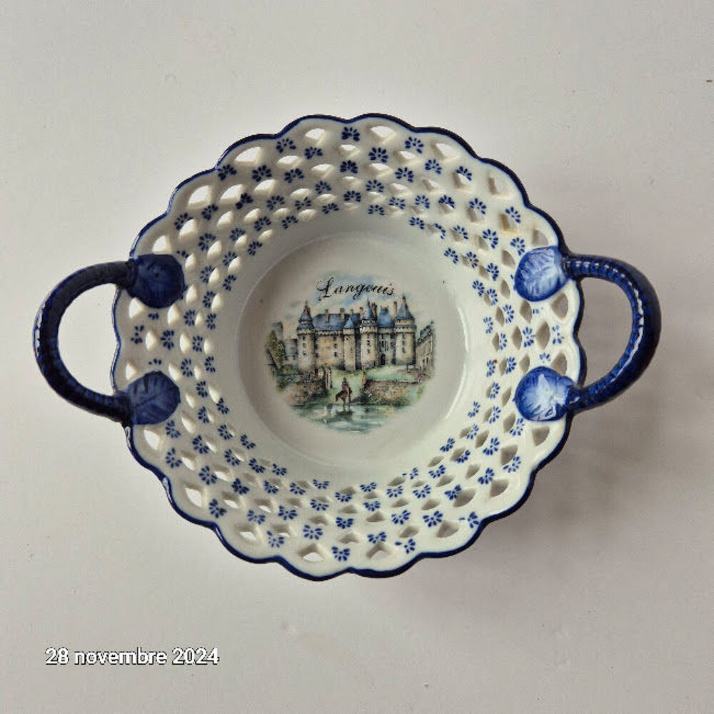 Vide poche, corbeille en porcelaine blanche avec le chateau Décoration