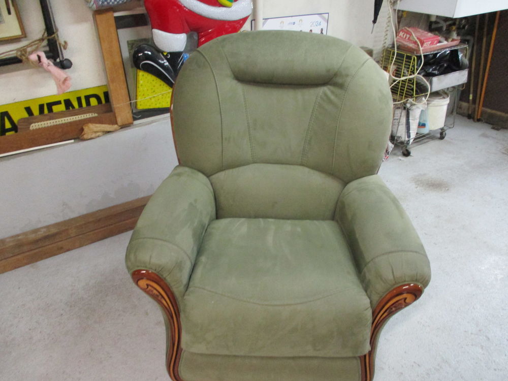 un canape avec un fauteuil super etat Meubles