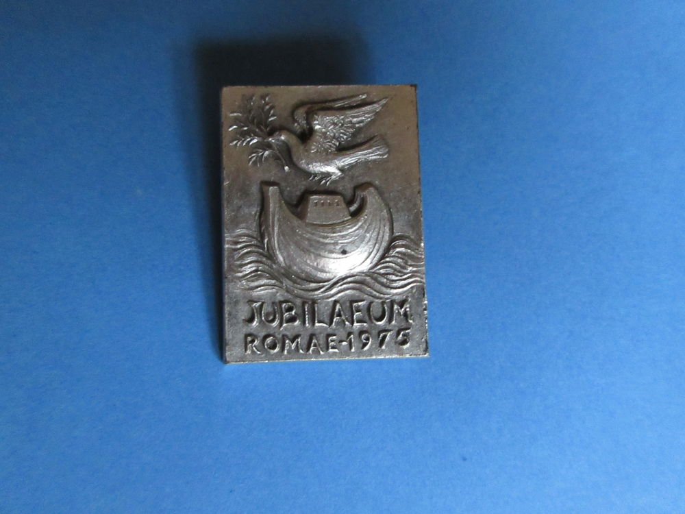 Lot d'insignes du jubil&eacute; 1975 Rome 