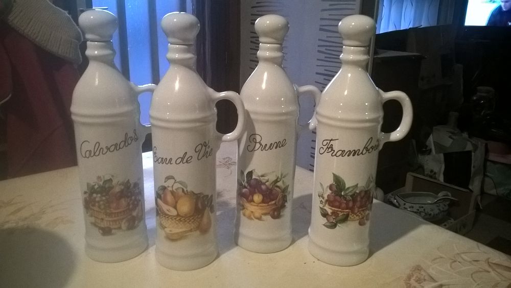 Anciennes bouteilles liqueur. Décoration