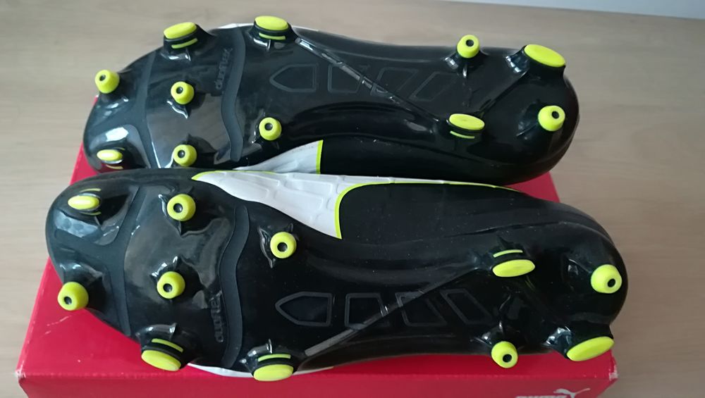 chaussures &agrave; crampon puma evotouch Chaussures