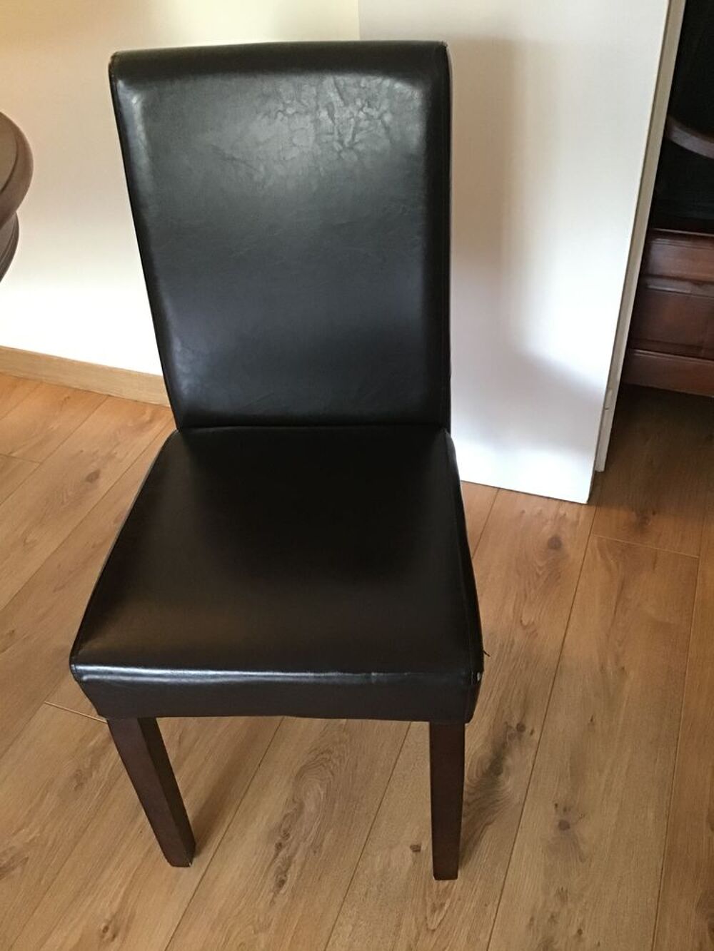 3 chaises similicuir noir Meubles