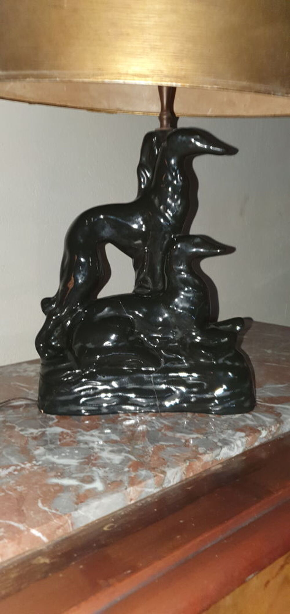 Lampe Art D&eacute;co L&eacute;vriers Pied sculpt&eacute; abat-jour dor&eacute; Décoration
