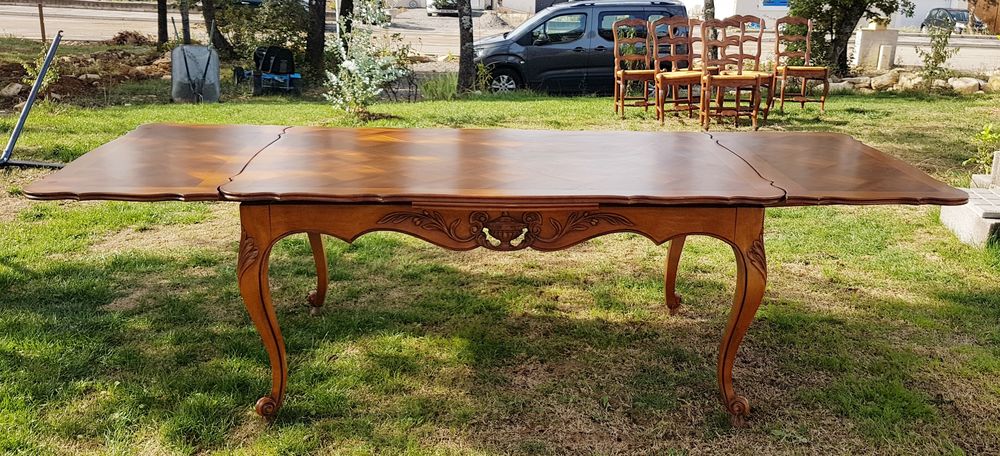 Table SAM proven&ccedil;ale en noyer Meubles