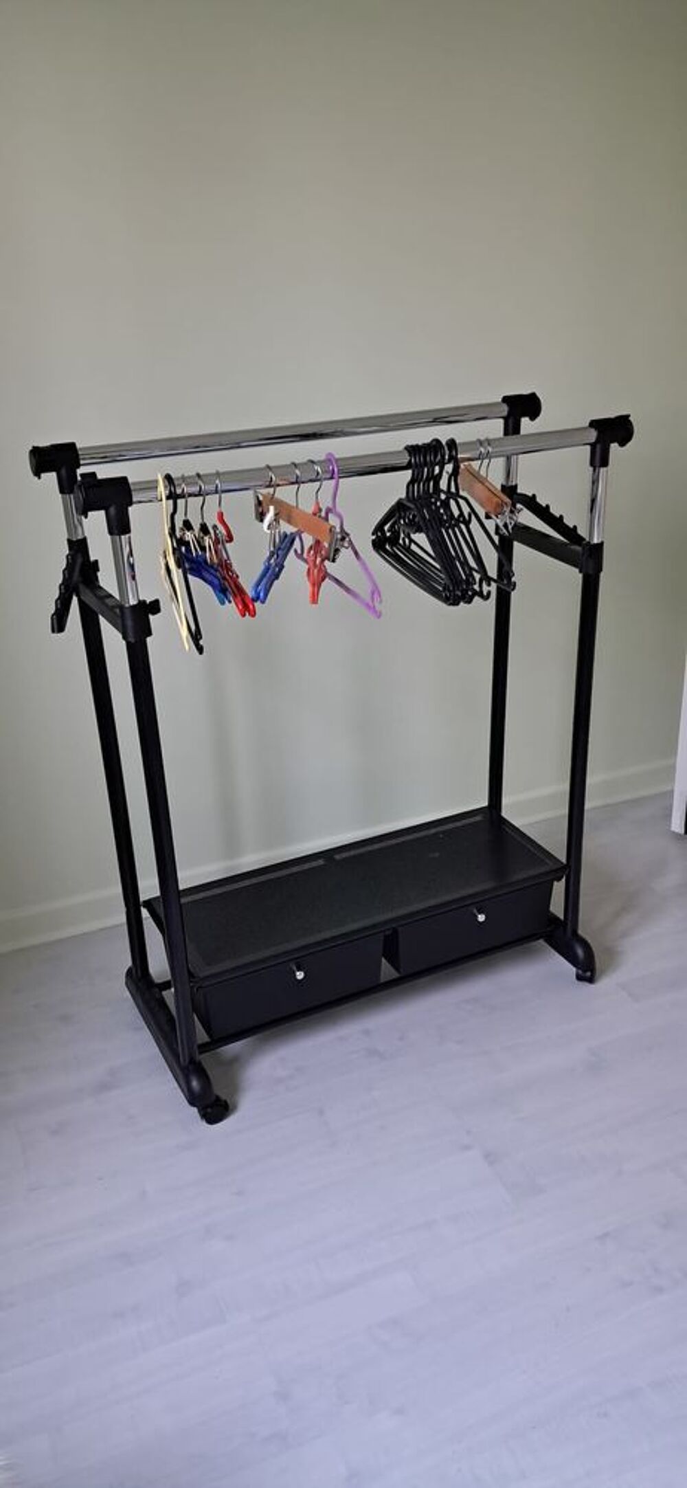 Dressing m&eacute;tallique - Quasi neuf Meubles