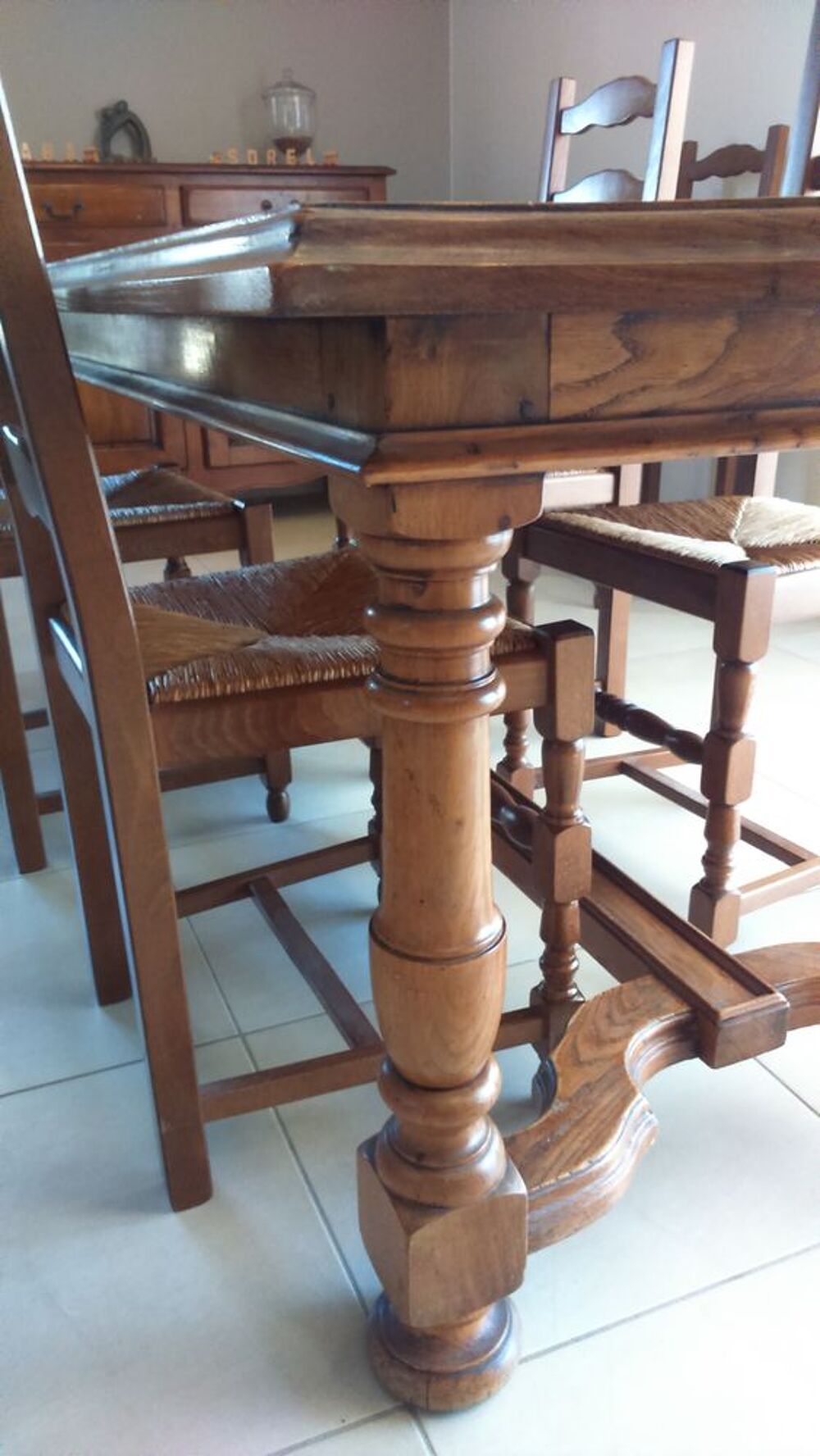 Table et 4 chaises Meubles