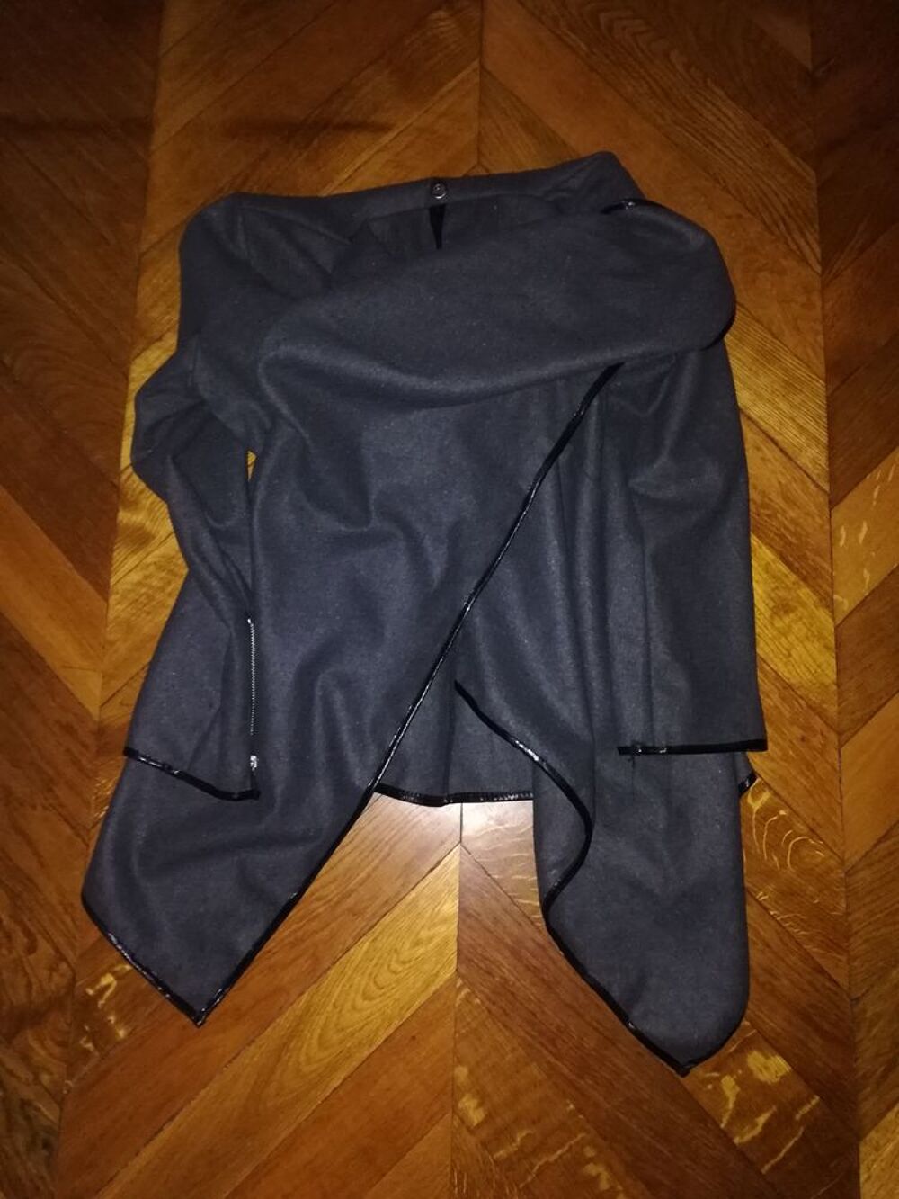 Veste grise nou&eacute;e devant col caporal jamais port&eacute; neuf Vêtements