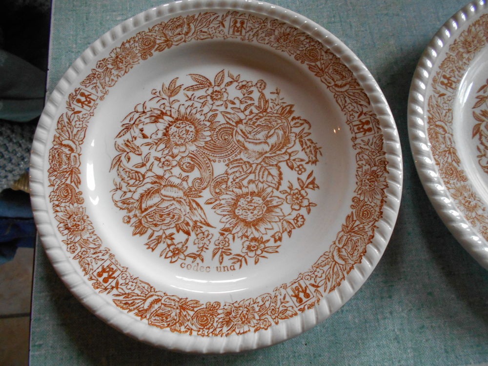 prix baiss&eacute;,7 € deux assiettes dessert CODEC UNA. Décoration