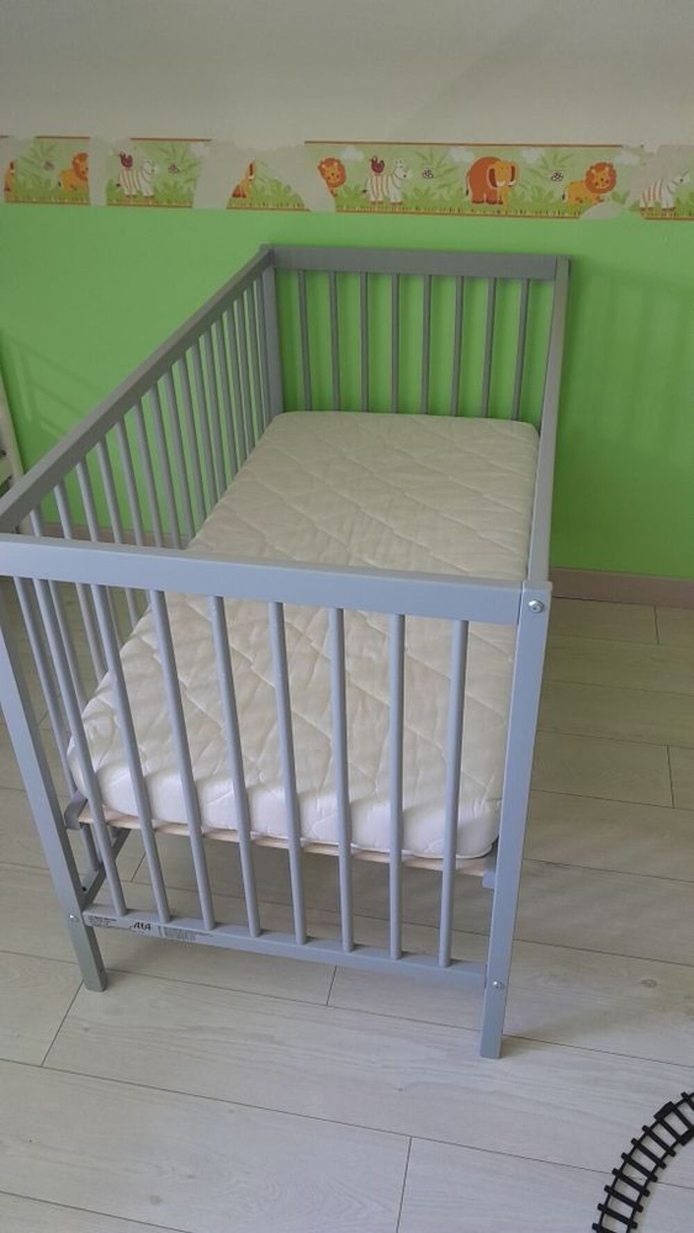 Lit &agrave; barreaux Mobilier enfants