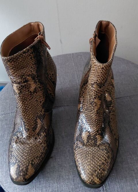 bottines p 39 cuir façon serpent
- 10 Montry (77)