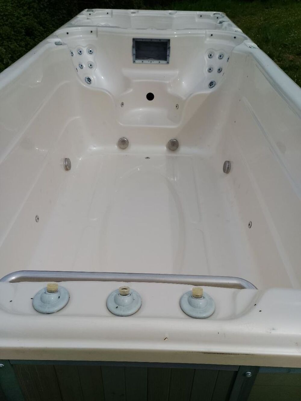 Un Super Spa a la nage 566 x 226 x 130 cm valeur 46000€ Sports