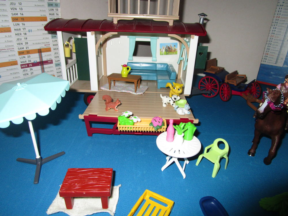 lot c5w77 roulotte +accessoires schleich Jeux / jouets