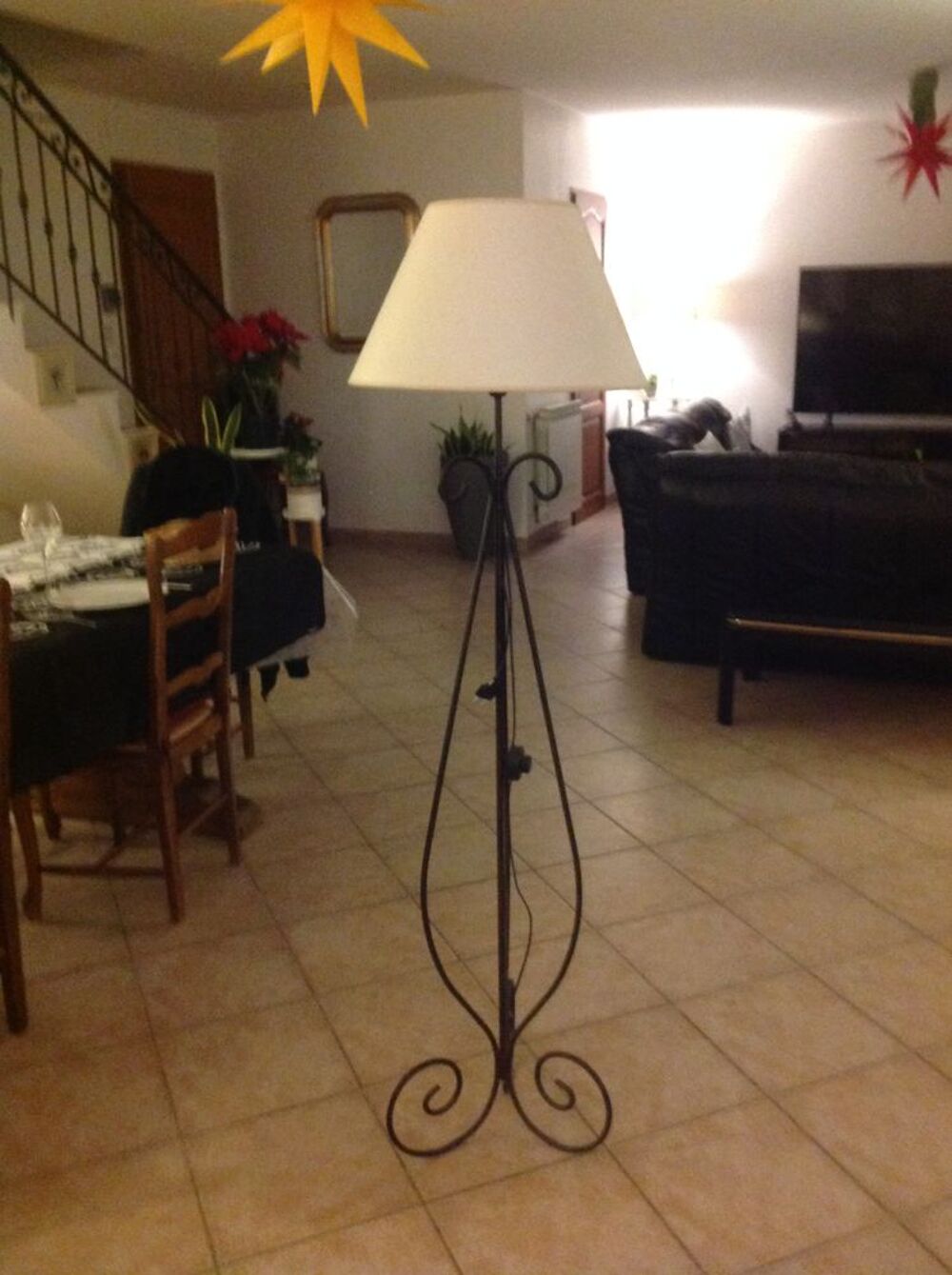 lampadaire fer forg&eacute;. Décoration