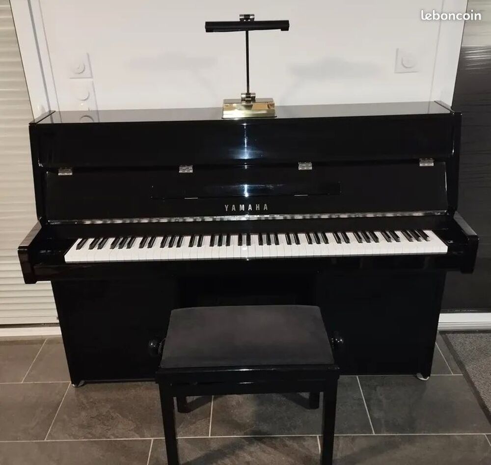 Piano droit YAMAHA B1 PEC option chrom&eacute; Parfait Etat Instruments de musique