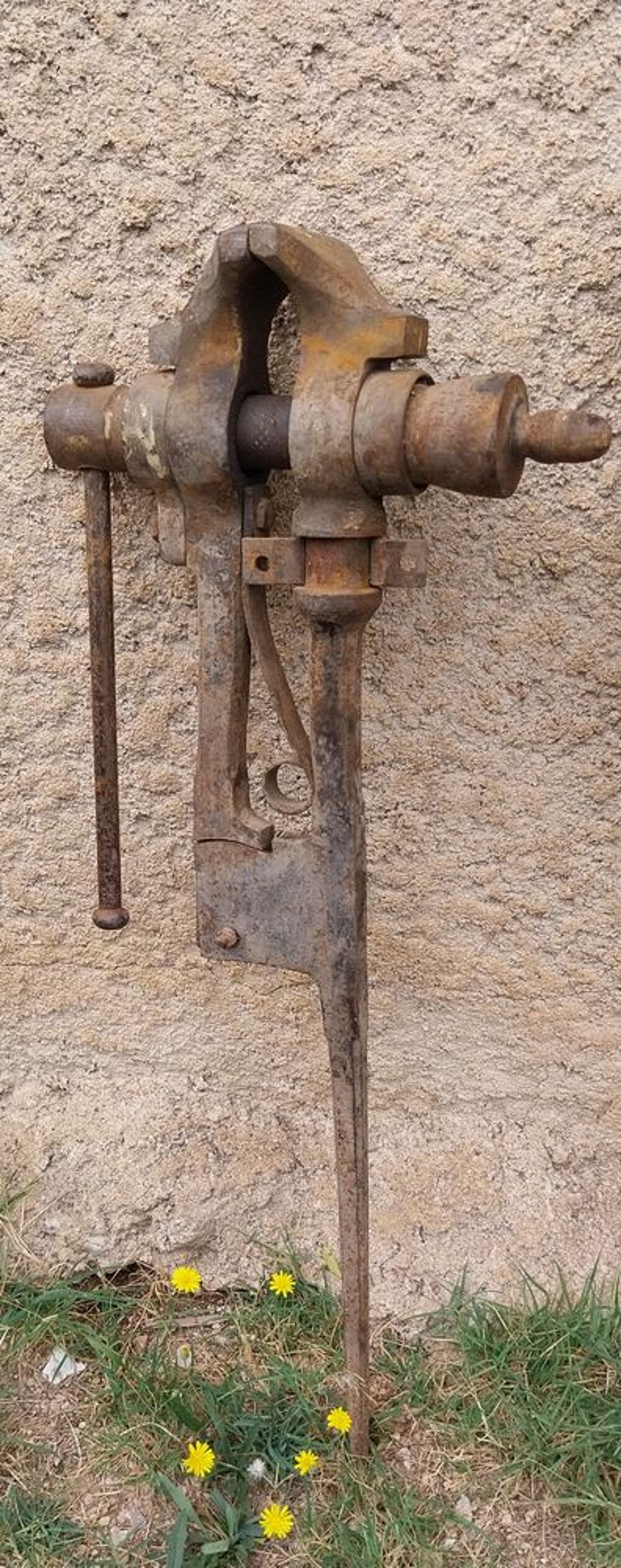 &Eacute;tau ancien sur pied Bricolage