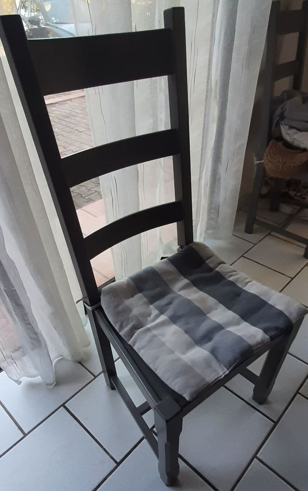 table salle &agrave; manger avec 6 chaises. Meubles