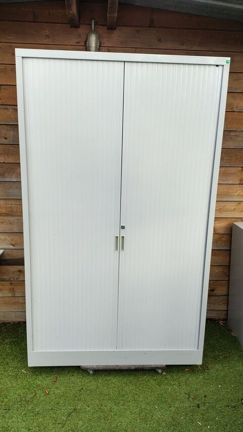 2 armoires hautes mtallique portes  rideaux 280 Nantes (44)