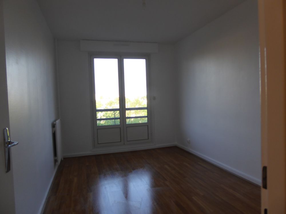 Location Appartement APPARTEMENT F2-  2 GRANDS BALCONS - VUE JARDIN - PARKING Sens