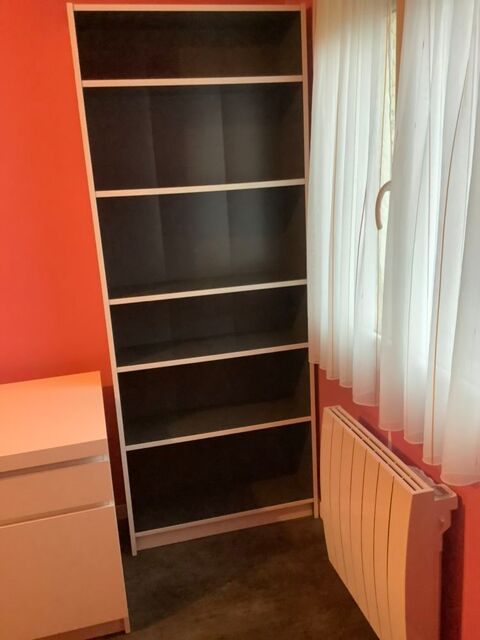 BIBLIOTHEQUE HEMNES 
IKEA 
BLANCHE et NOIRE 
50 Oyonnax (01)