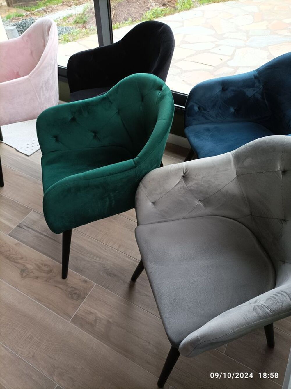 Fauteuils de diff&eacute;rentes couleurs Meubles