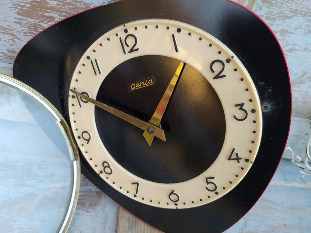 Pendule Murale Vintage G&eacute;nia Formica Noir et Laiton
