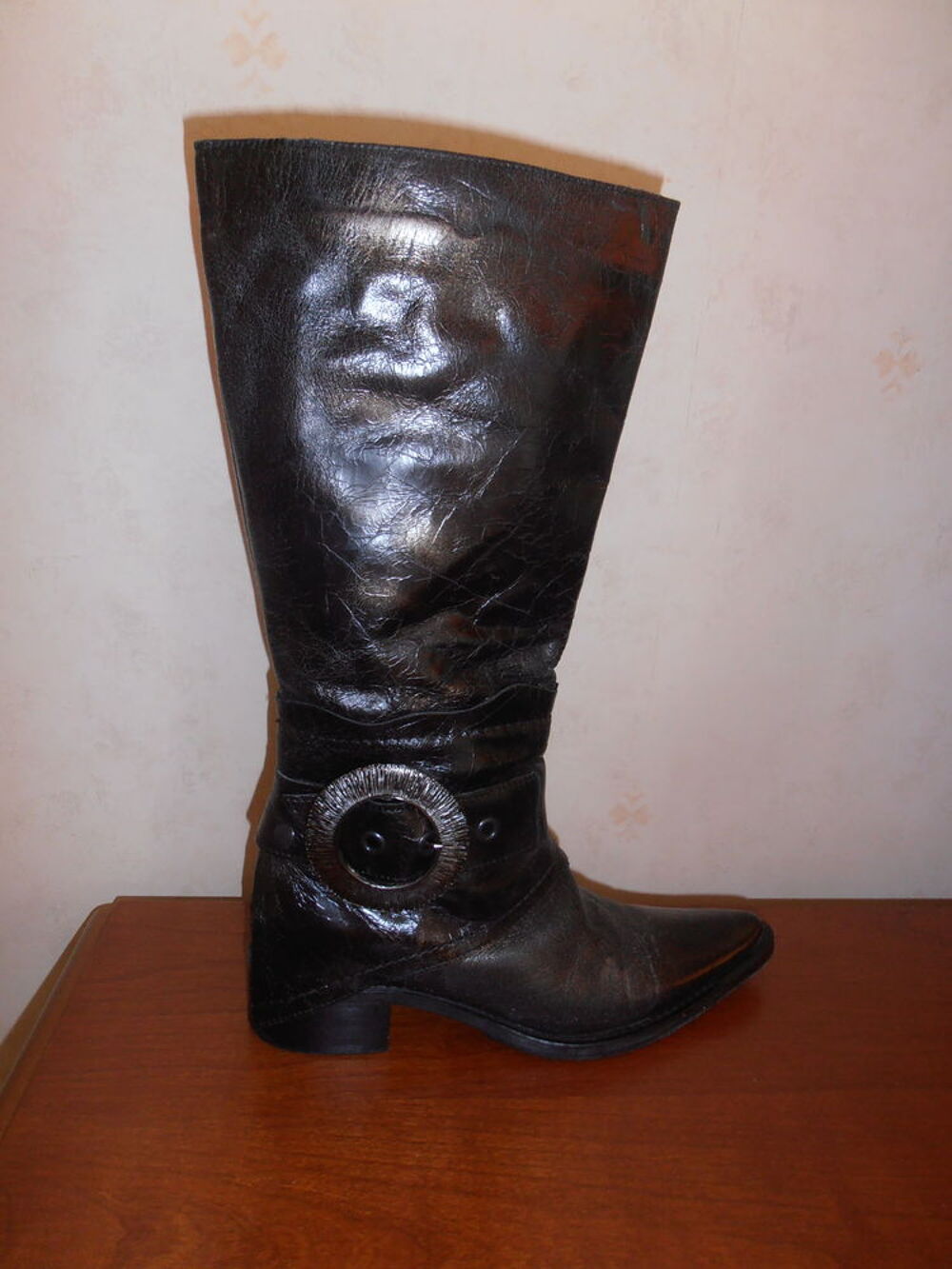 Bottes noires mordor&eacute;es Chaussures