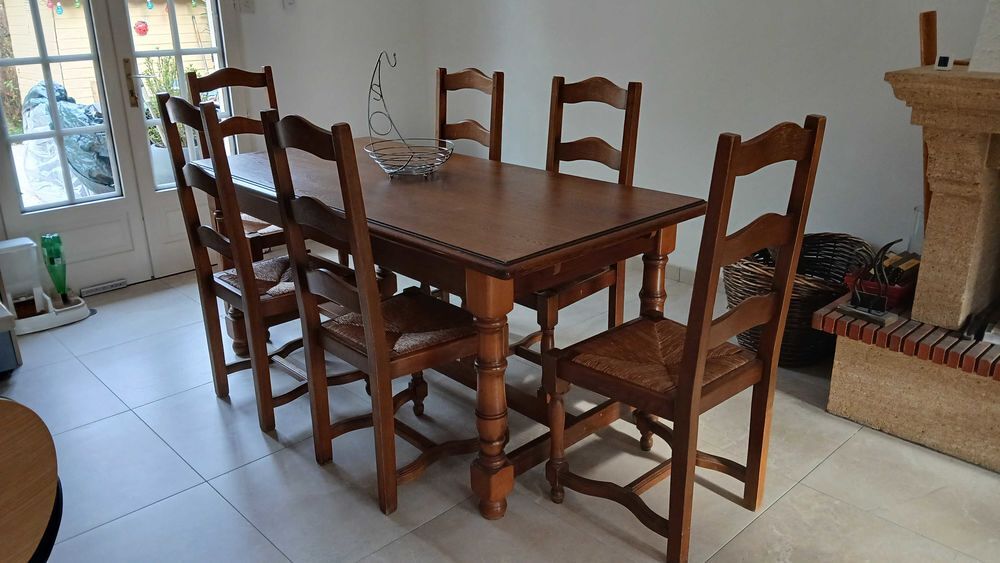 table en ch&ecirc;ne massif avec rallonge plus 6 chaises paille en chene Meubles