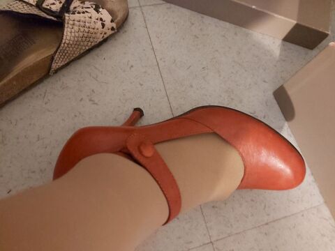 escarpin de  marque  st Marina  couleur rouge. pointure  35 . 15 Bois-Colombes (92)