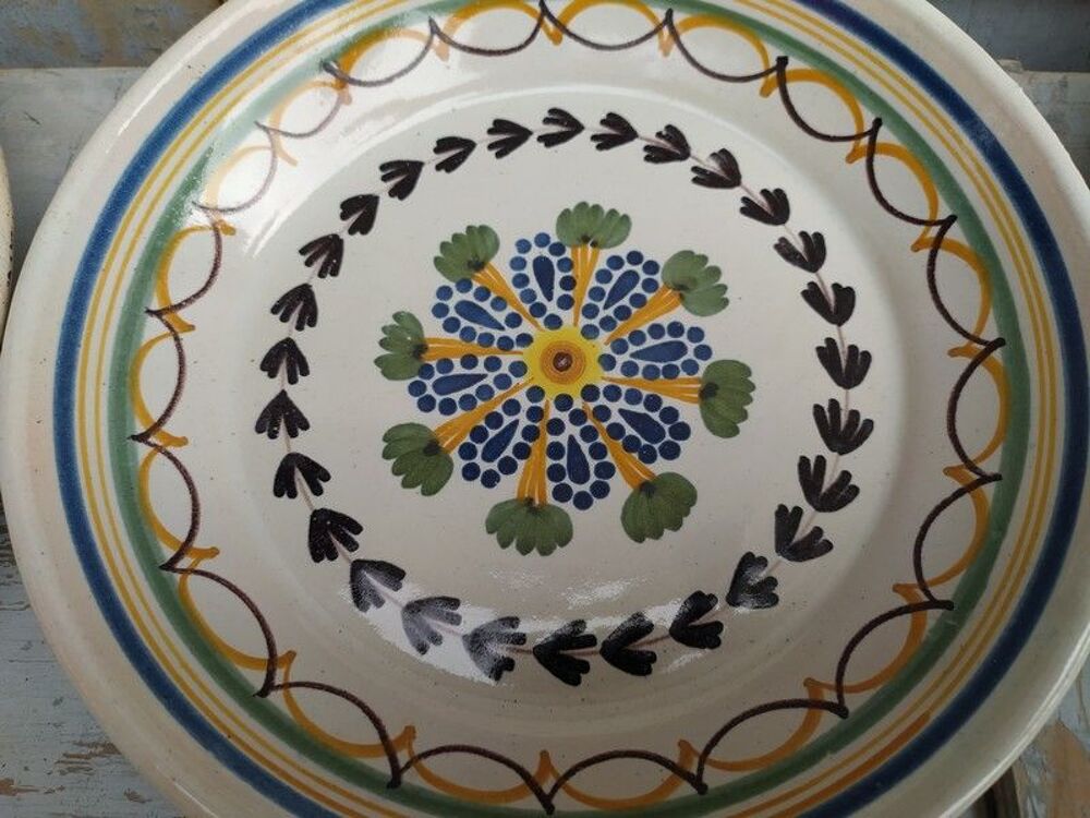 Assiettes en Fa&iuml;ence de Nevers ou Autre Décoration