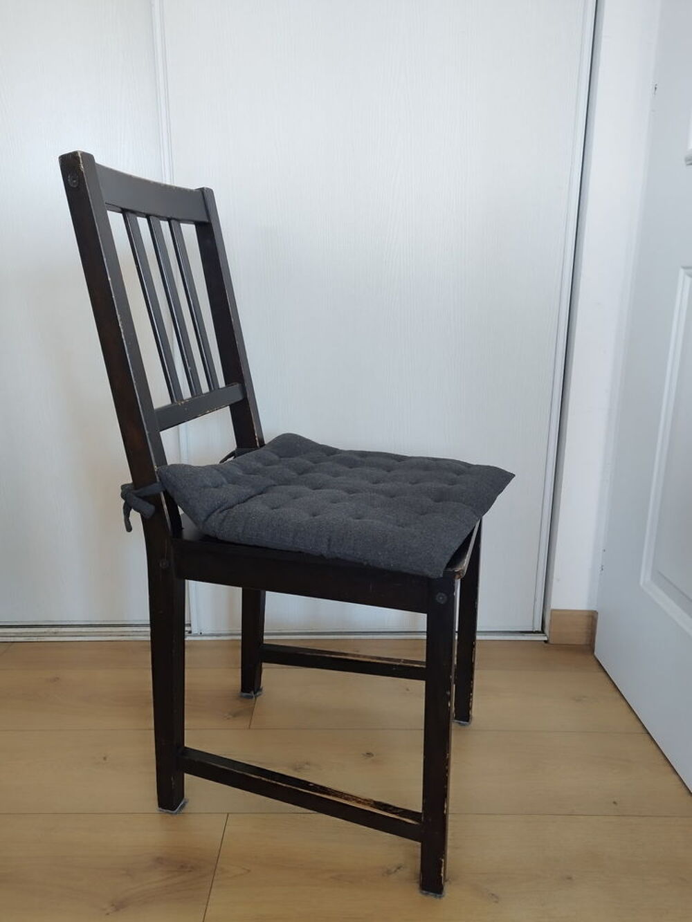 Table SAM + 6 chaises Meubles