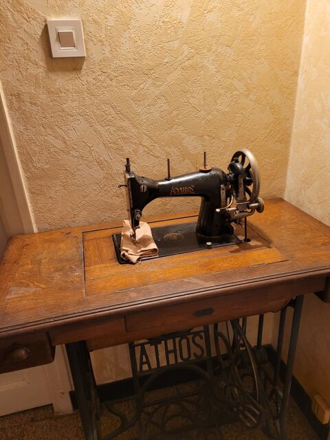 Machine à coudre Athos Cran-Gevrier (74)