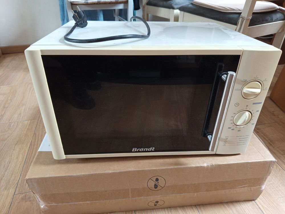 Micro-ondes grill Electrom�nager