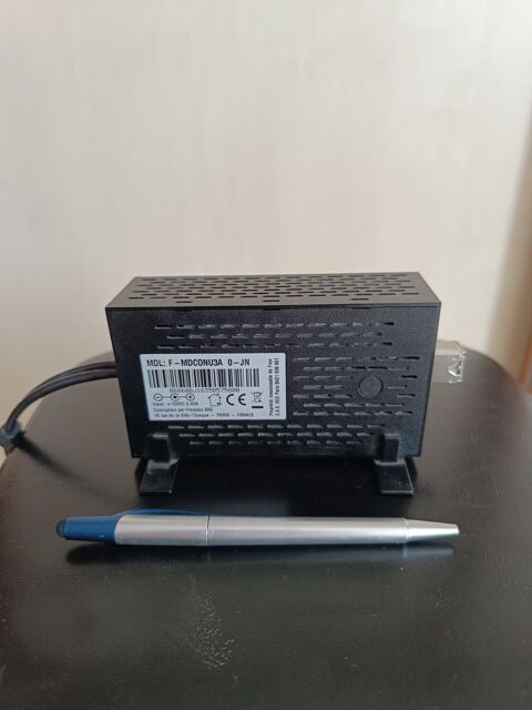 Botier fibre Freebox (MDL F-MDCONU3A) ? trs bon tat 12 Strasbourg (67)