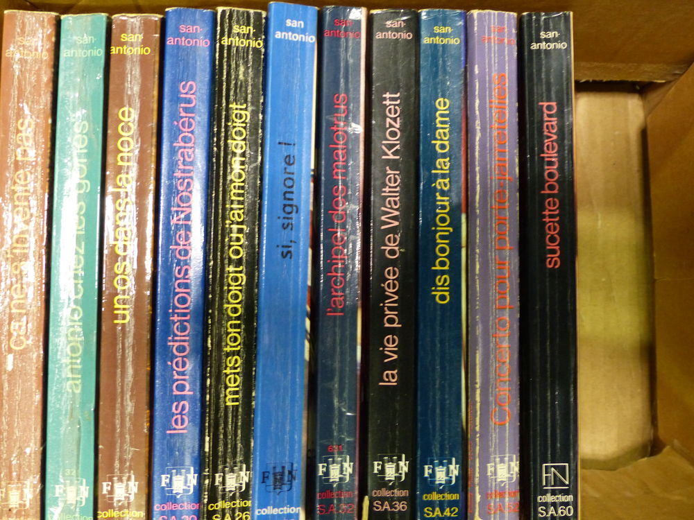 Collection de 170 San Antonio. Livres et BD