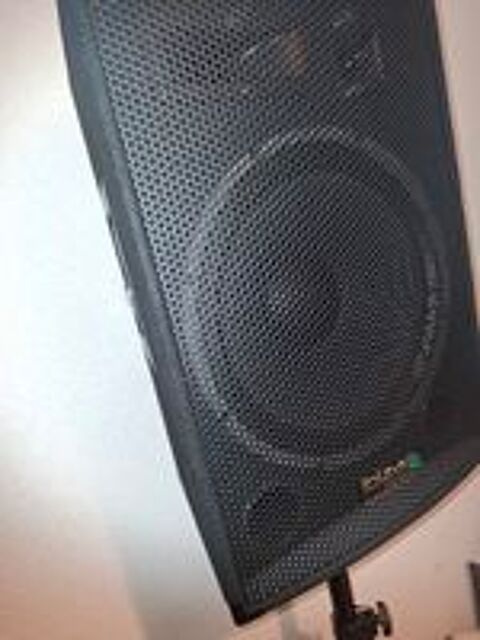   2enceintes avec ampli neuf 