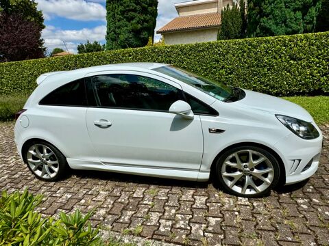 Opel corsa 1.6 - 192 Turbo OPC