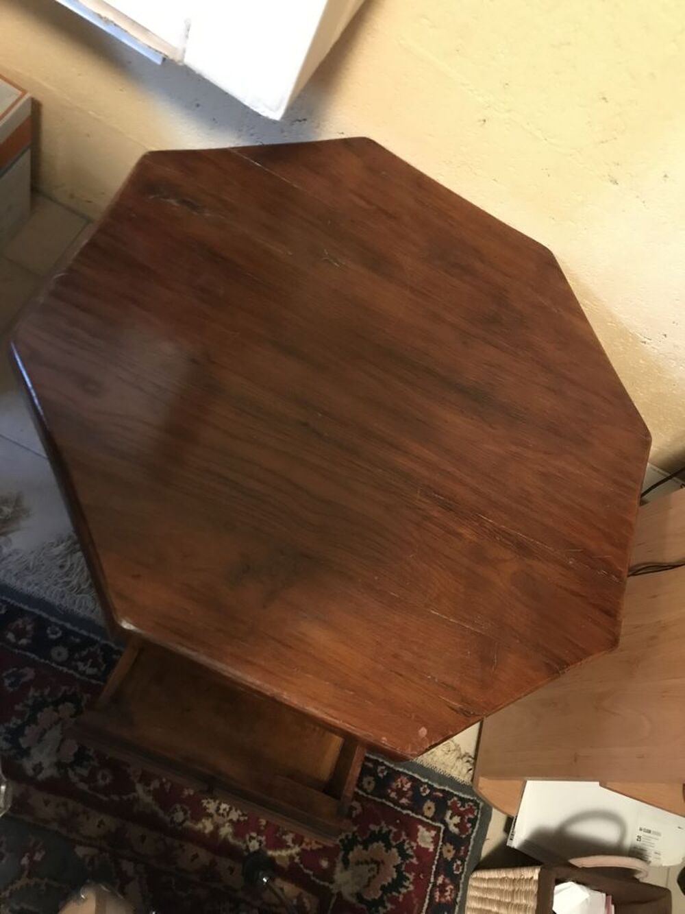 Belle table basse hexagonale en ch&ecirc;ne massif Meubles