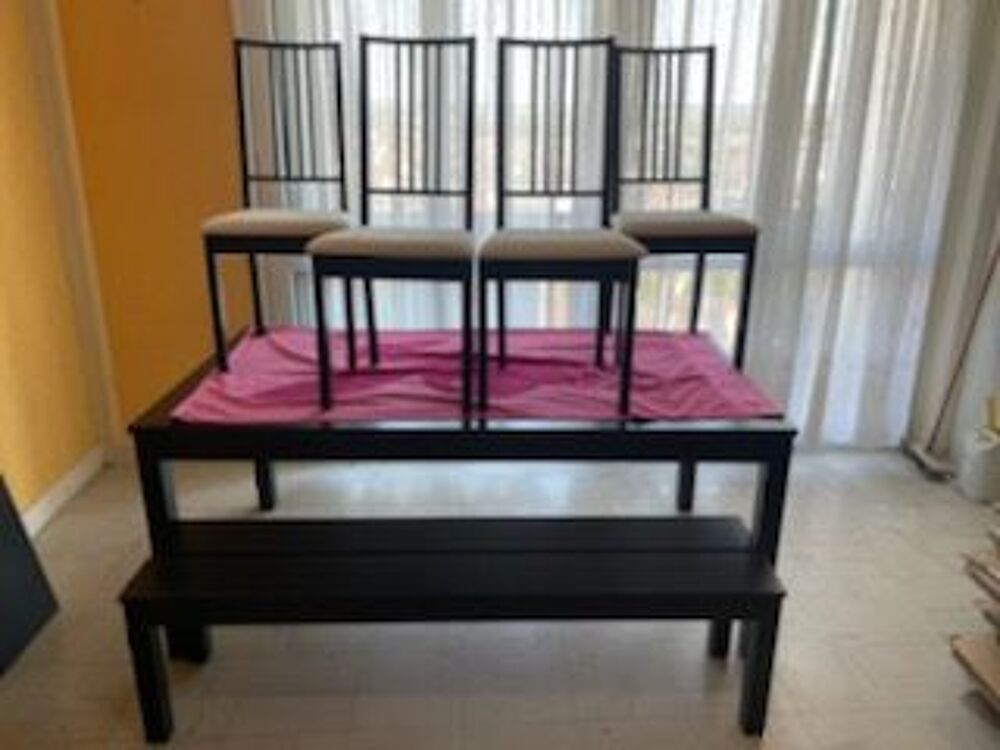 Table salle a manger noir 1m75 2m60 .4 chaises plus banc Meubles